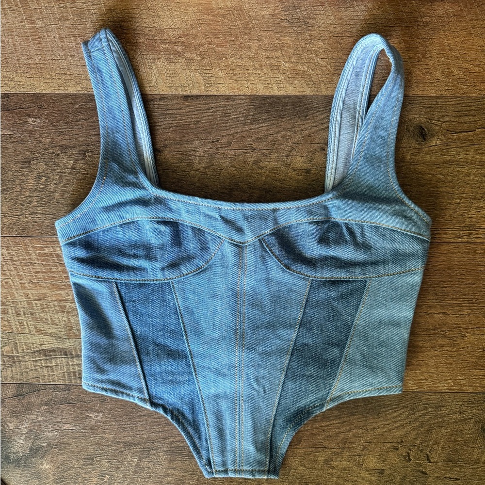 PRETTYLITTLETHING LIGHT BLUE WASH CONTRAST DIPPED HEM DENIM CROP TANKTOP SIZE 4